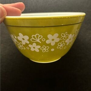 Pyrex Green Daisy Spring Blossom Bowl